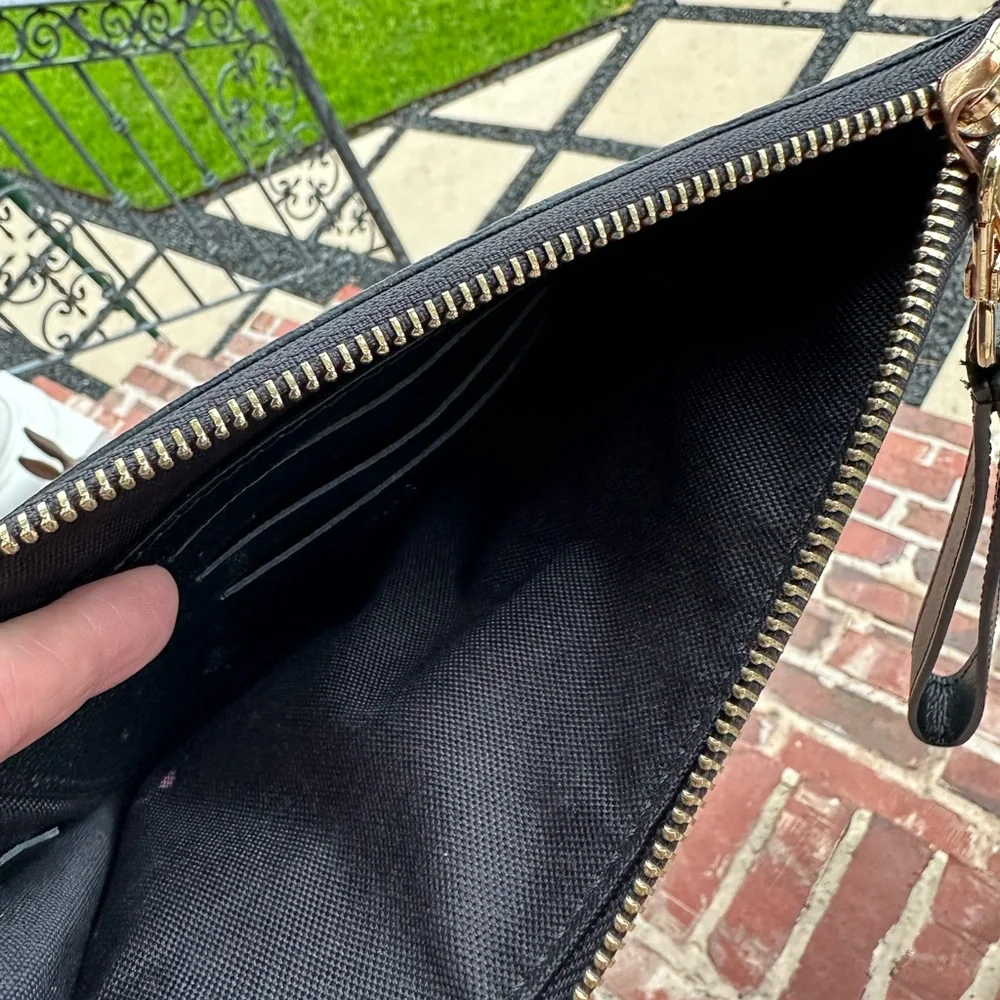 Black Embossed Leather Authentic Louis Vuitton Zip Wristlet bag - Picture 3 of 4